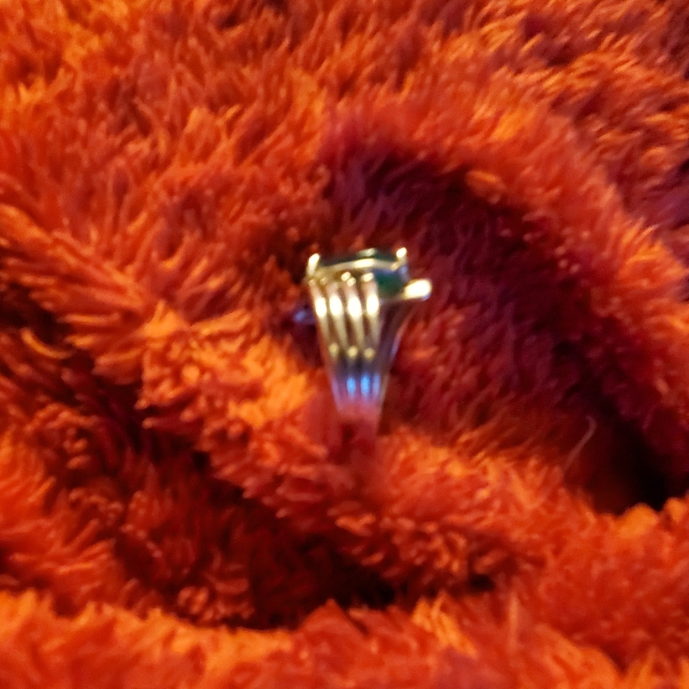 Ring - Picture 3 of 8